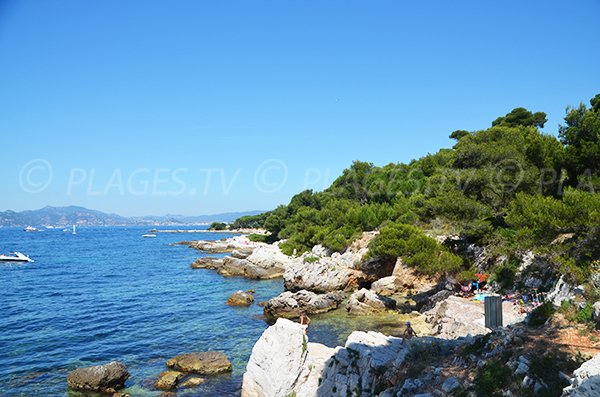 Rocky coast of the Sainte Marguerite island - Lerins