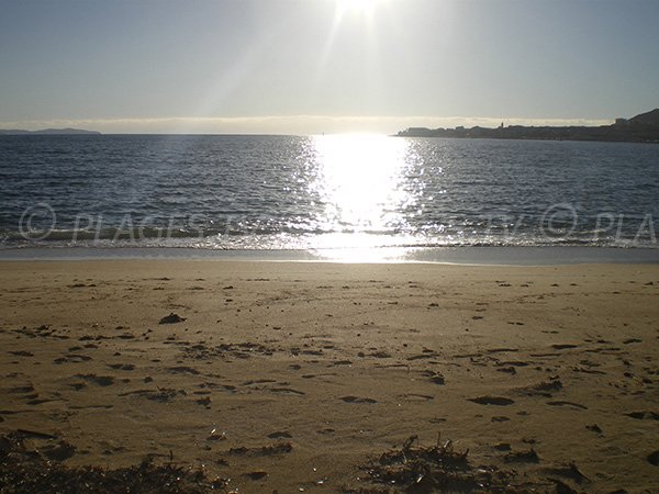 Vue sur l'horizon depuis la plage du Lazaret d'Ajaccio